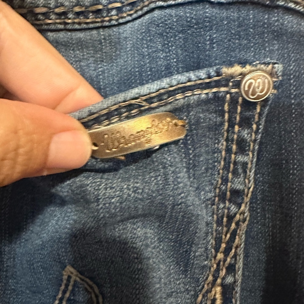 Wrangler Women's Boot Cut Jeans in Medium Blue size 1/2x32 - Picture 6 of 7